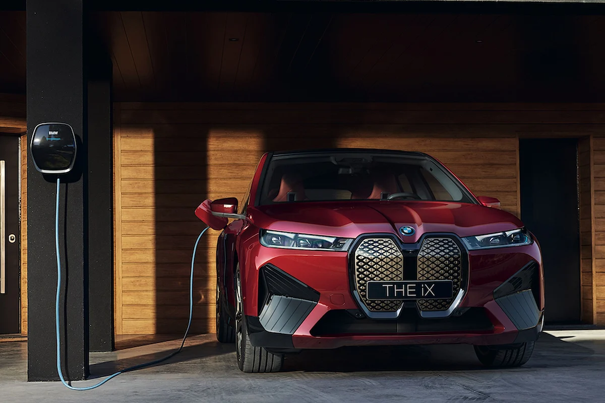 De wereld verandert razendsnel en elk land is anders. Als we naar Europa kijken, zien we dat het verdeeld is in noord, zuid, oost en west. In de Scandinavische landen is volgens mij 90 % van de voertuigen al elektrisch, terwijl in de oostelijke landen de trend neigt naar V8-motoren