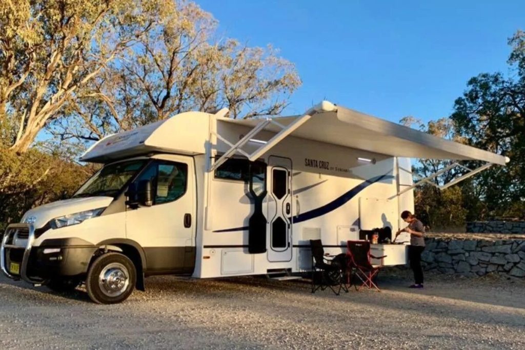 huis op wielen gemaakt van een bestelwagen