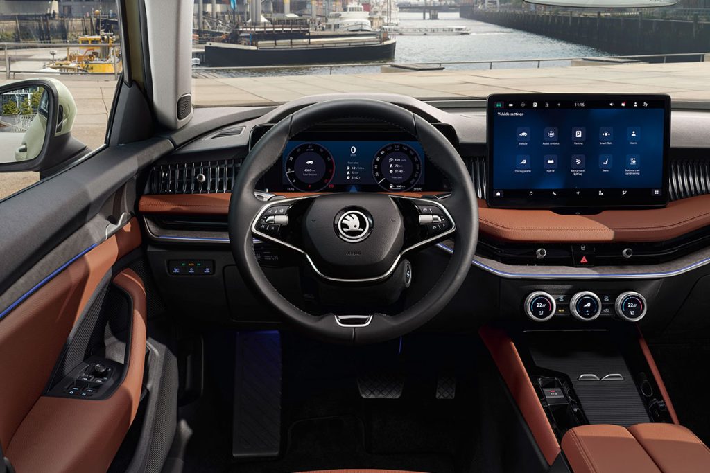 Het interieur van de Škoda Superb sedan.