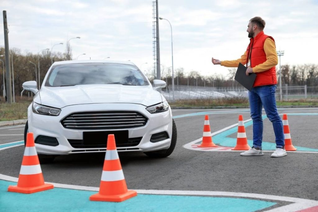 na het afleggen van het theoretische examen gingen ze over tot de praktijk