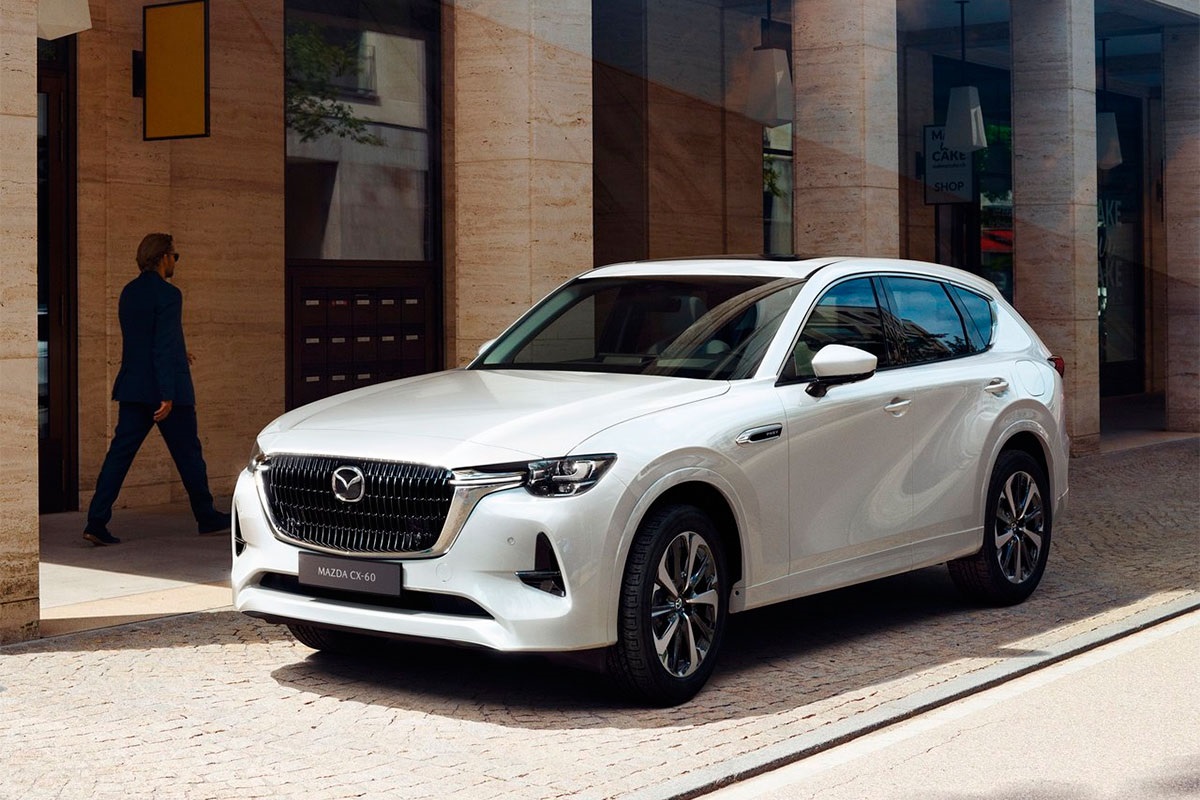 witte Mazda met dieselmotor