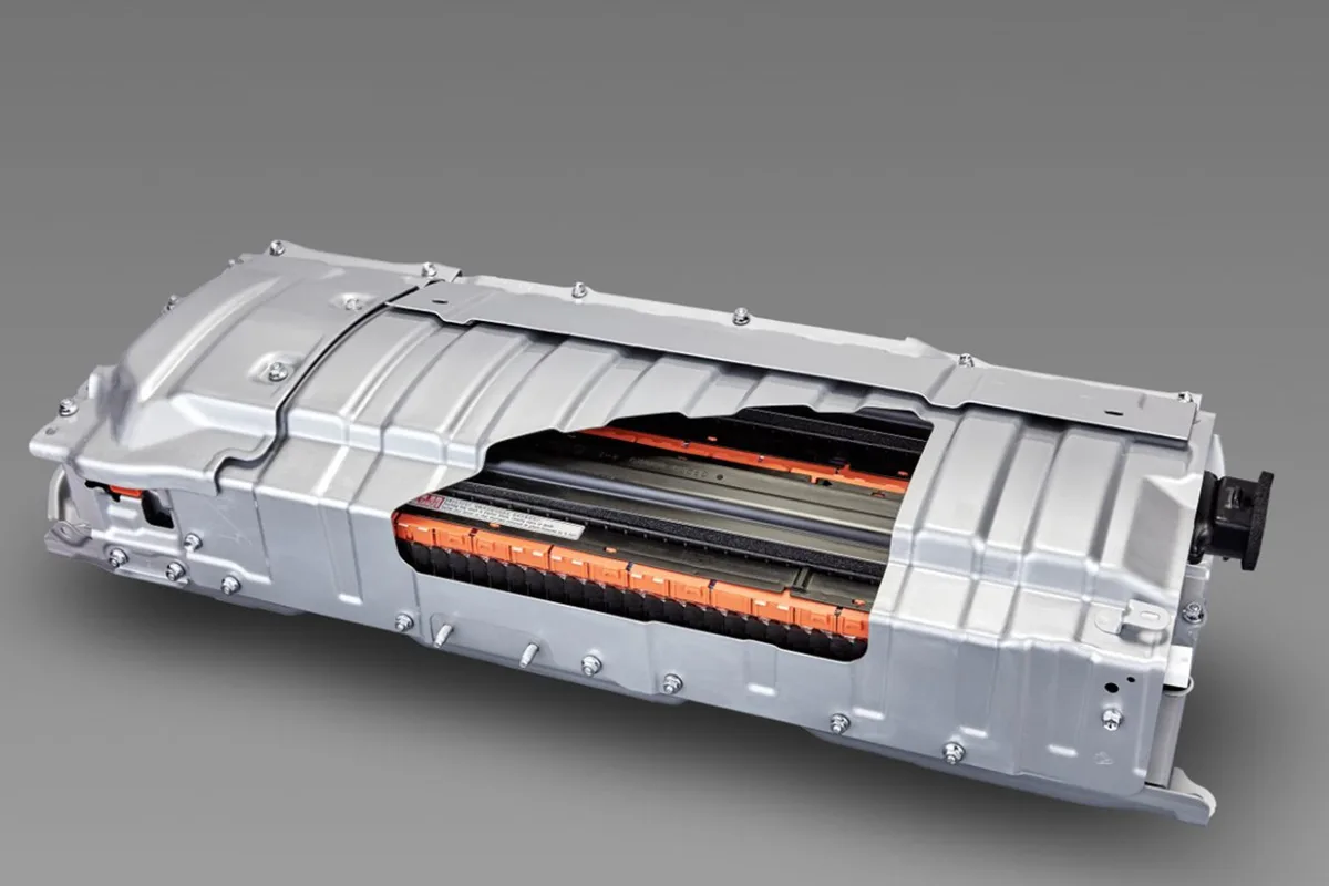 In het kader van de Japan Mobility Show 2025 kondigde Toyota aan dat zijn toekomstige batterijen zelfs na 40 jaar gebruik nog 90 % van hun capaciteit behouden.