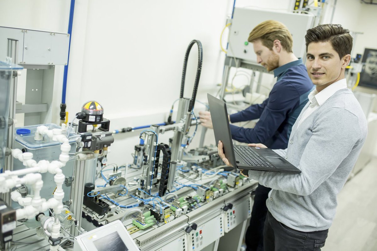 Ingenieurs ontwikkelen technologie en apparatuur voor het ontdooien van ijs.