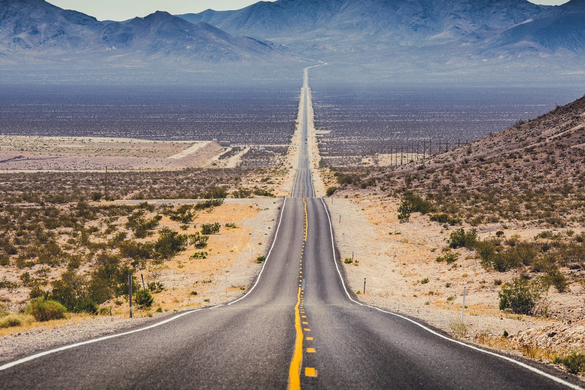 Het gaat om snelweg 10, door het Guinness Book of Records erkend als de langste rechte weg ter wereld.
